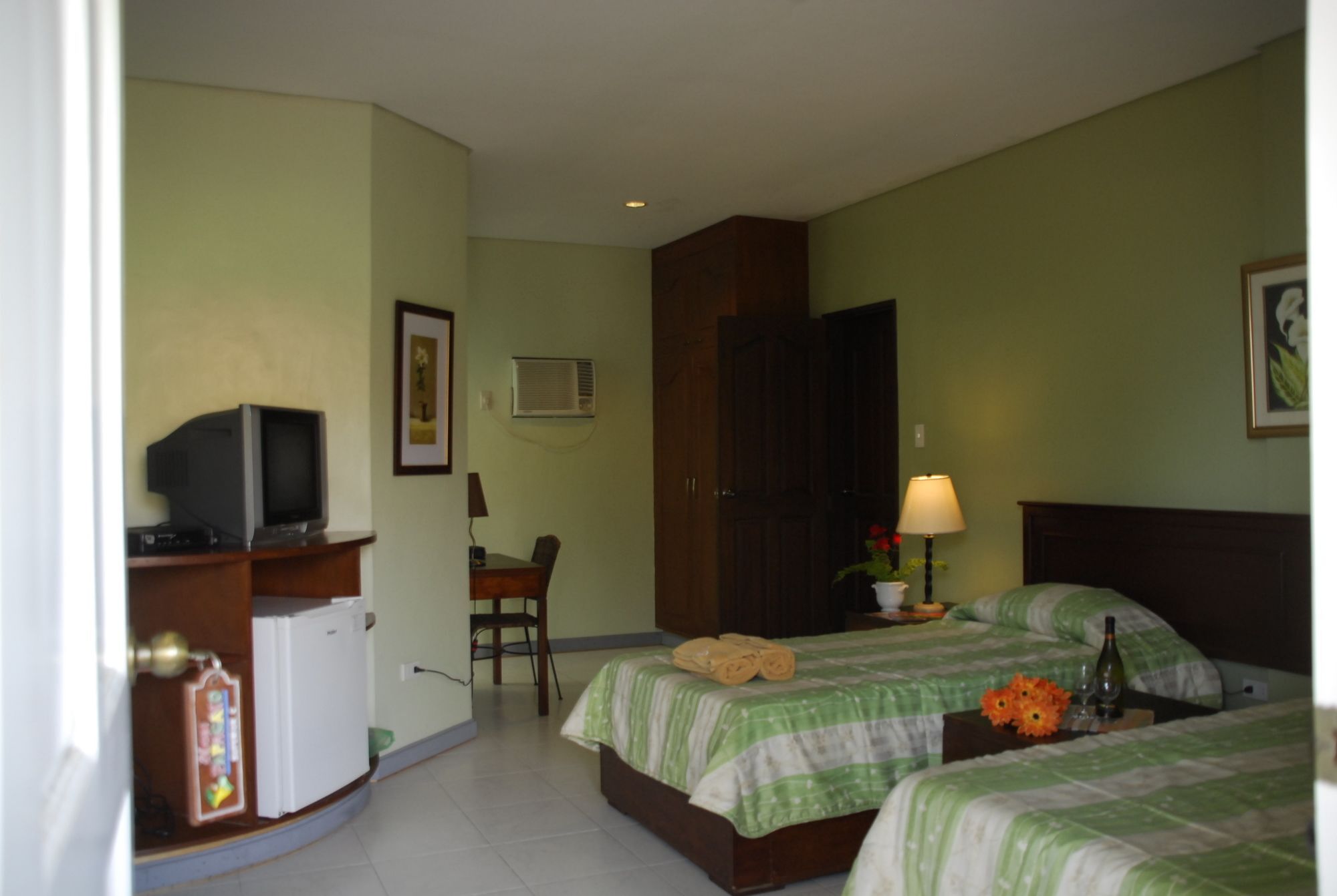 Playa Papagayo Beach Inn Olongapo Exterior foto